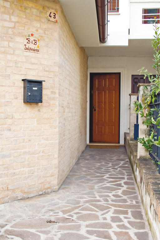 تْشيفيتانوفا ماركي B&B Indipendenza المظهر الخارجي الصورة